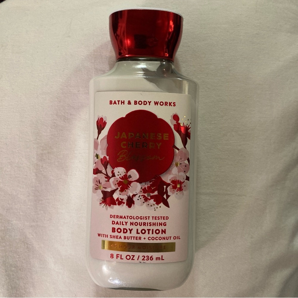 Bath & Body Works Japanese Cherry Blossom Body Lotion [8oz]